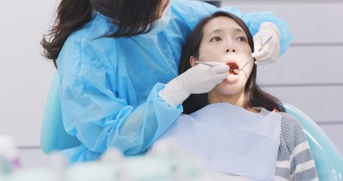 Who Takes Out Wisdom Teeth: Dentist or Oral Surgeon?